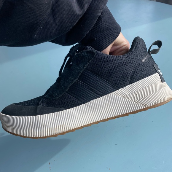 Sorel black casual tennis shoes - Picture 8 of 9